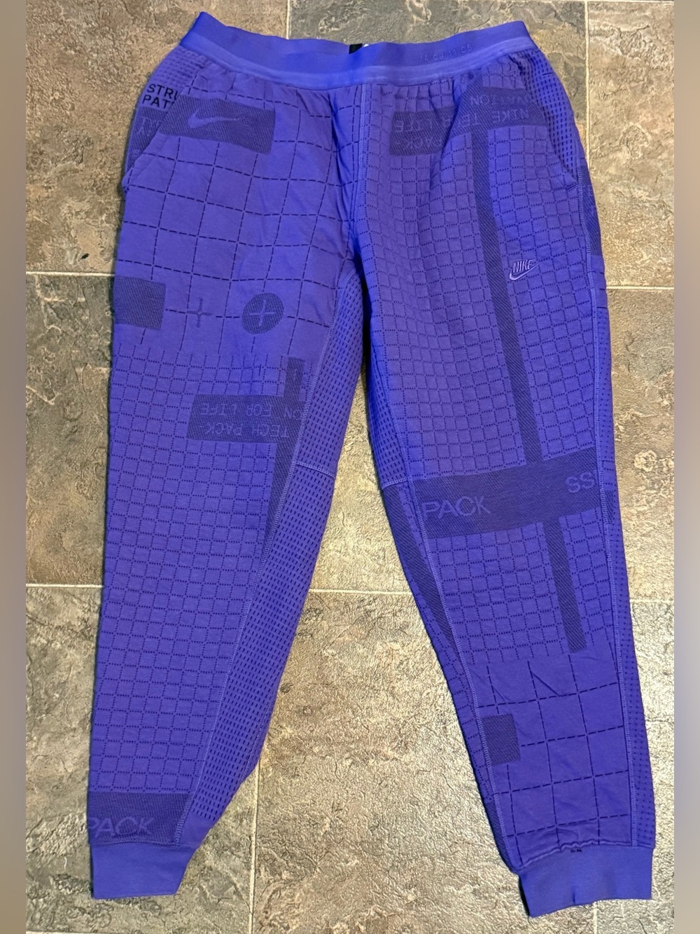 NIKE TECH JOGGERS